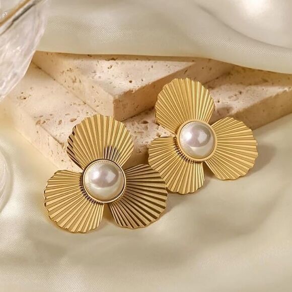 Anthropologie Jewelry - flower statement earrings A212